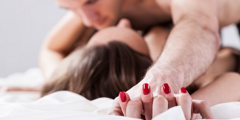 intimnost z nastavkom za povečanje penisa